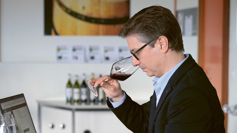 Romain Cellery, responsable de l’école du vin à Changins, se félicite de la tendance en faveur des vins locaux dans la restauration.