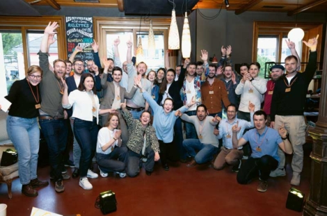 Les jeunes vignerons et vigneronnes suisses ont offert une prestation théâtrale ce printemps au Café de Grancy à Lausanne.