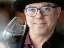 L’ampélologue José Vouillamoz et Swiss Wine Valais célèbrent le centenaire de la Syrah par de nombreux événements.