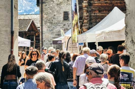 Dans le charmant village de Bruson, le Grand Marché des terroirs alpins réunit une septantaine de producteurs et célèbre toute la richesse gourmande des Alpes.
© Cyril Perregaux